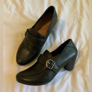 Women black leather Taos size 8.5
